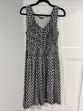 Denver Hayes - Black and white patterned dress - Size Medium
